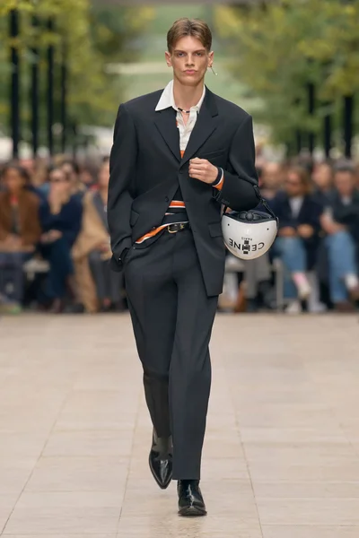 Look 30